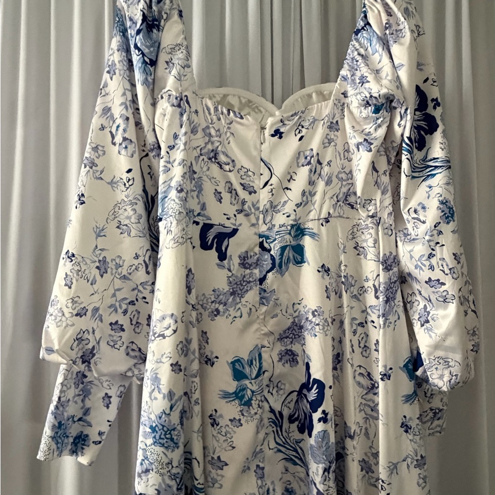 Blue & White Floral Puff-Sleeve Midi Dress - Picture 11 of 13